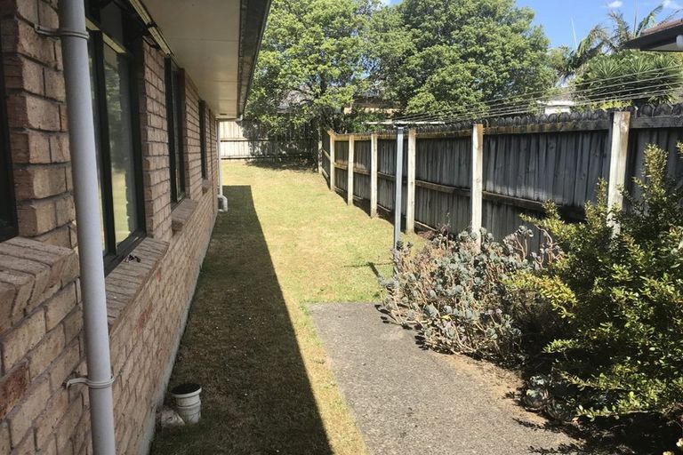 Photo of property in 102 Armoy Drive, East Tamaki, Auckland, 2016
