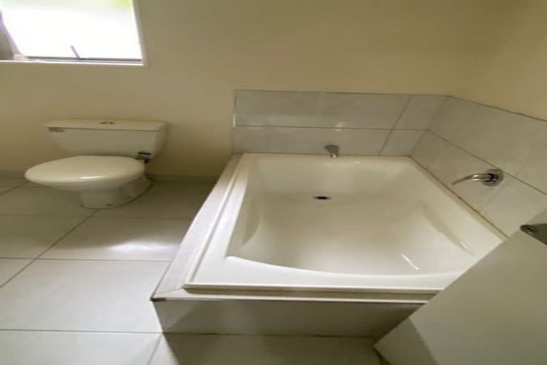 Photo of property in 79a Stanley Road, Glenfield, Auckland, 0629