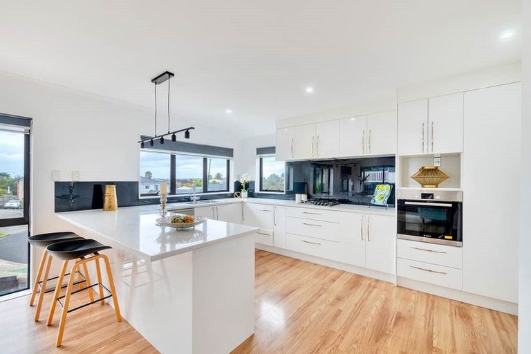 Photo of property in 12 San Casello Rise, Henderson, Auckland, 0612