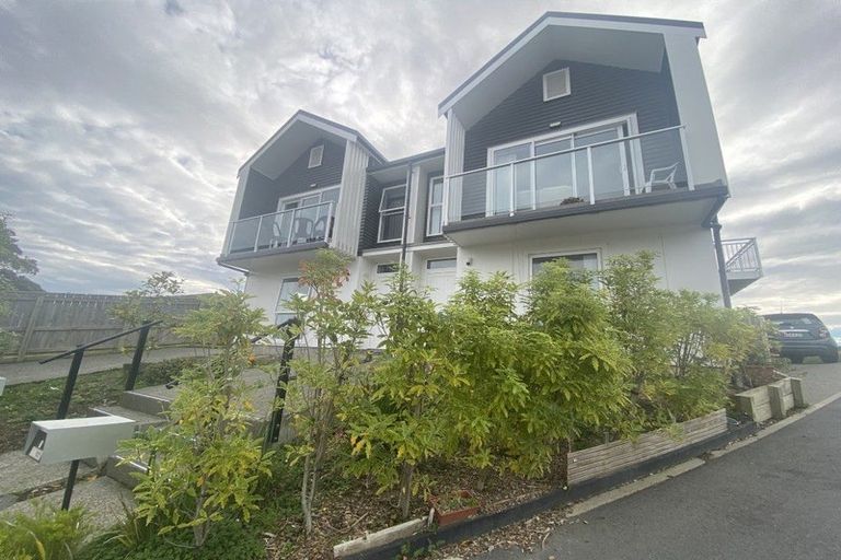Photo of property in 1 Kopua Place, Whitby, Porirua, 5024
