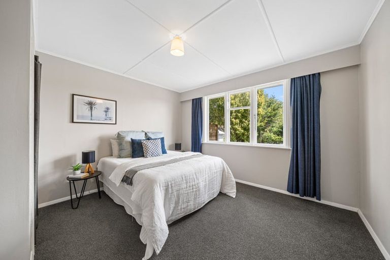Photo of property in 21 Dorset Grove, Cannons Creek, Porirua, 5024