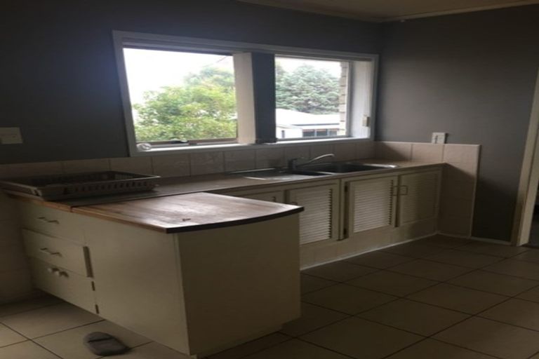 Photo of property in 2/81 Arran Road, Browns Bay, Auckland, 0630