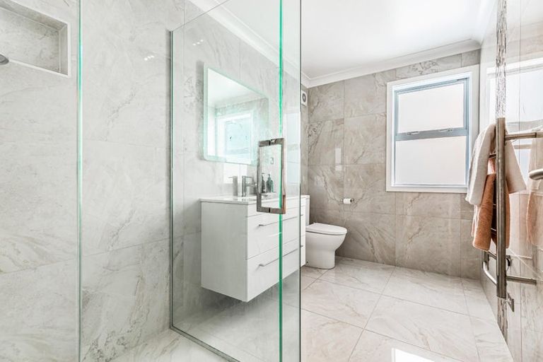 Photo of property in 2 Tauwaka Crescent, Riverhead, 0820