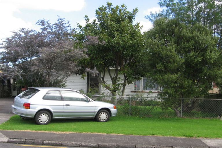 Photo of property in 1/25 Neil Avenue, Te Atatu Peninsula, Auckland, 0610