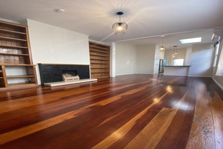 Photo of property in 17 Chatham Street, Berhampore, Wellington, 6023