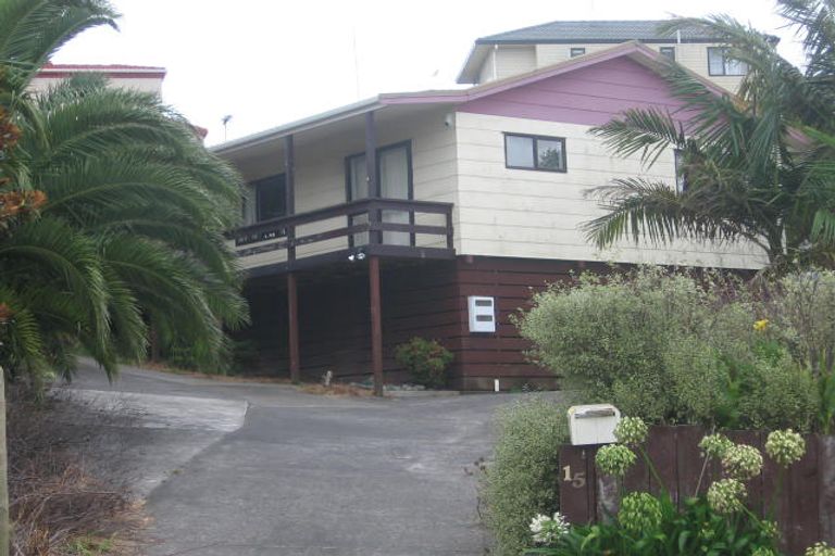 Photo of property in 15 Atlantis Place, Totara Vale, Auckland, 0629