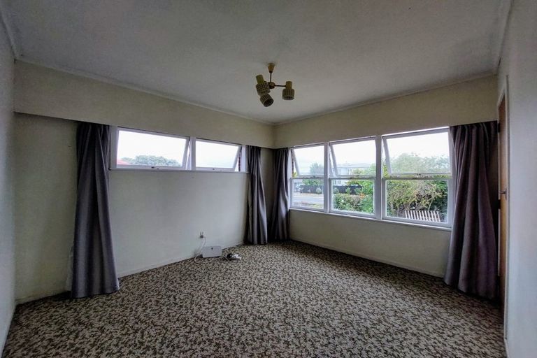 Photo of property in 187 Te Atatu Road, Te Atatu South, Auckland, 0610