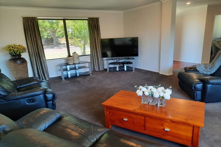 Photo of property in 16 Nautical Drive, Haruru, 0204