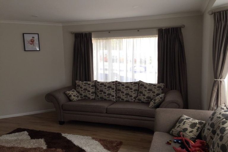 Photo of property in 34 Erne Crescent, East Tamaki, Auckland, 2016