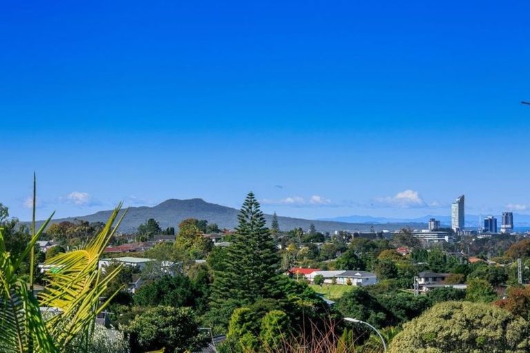 Photo of property in 7 Camelot Place, Glenfield, Auckland, 0629