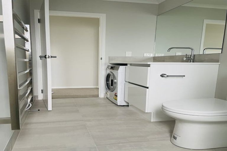 Photo of property in 3 Awakeri Street, Kumeu, 0810