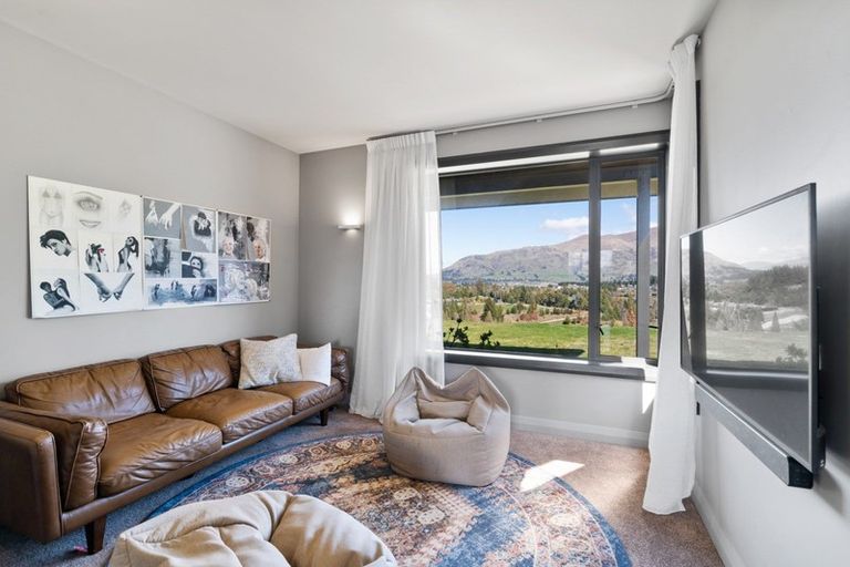 Photo of property in 7 Glenaray Crescent, Wanaka, 9305