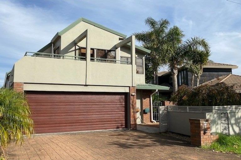 Photo of property in 2c Braemar Road, Castor Bay, Auckland, 0620