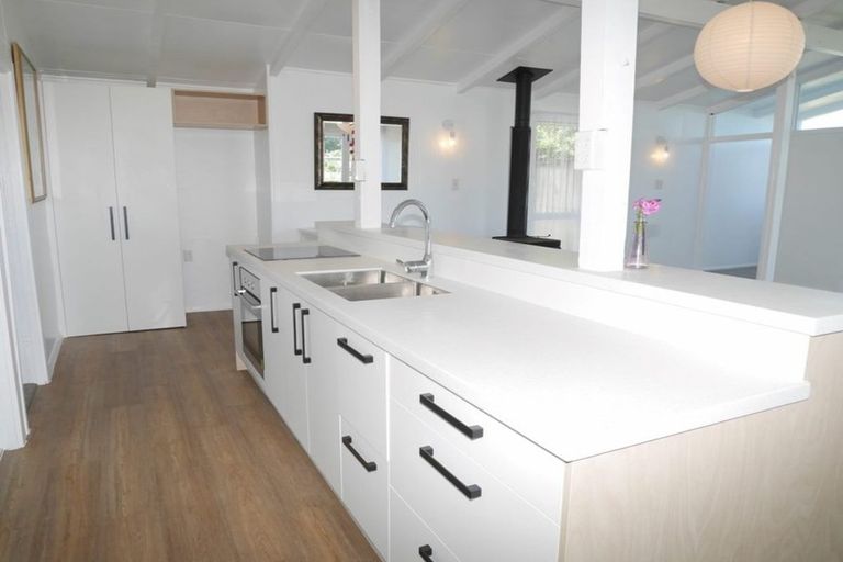 Photo of property in 25 Hemara Street, Waikanae Beach, Waikanae, 5036