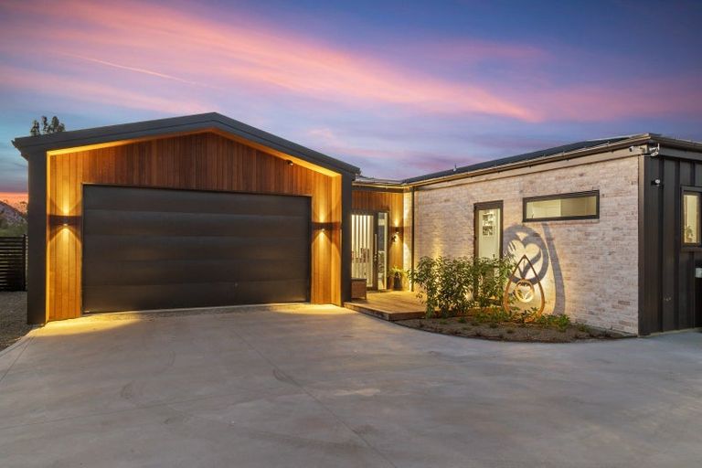 Photo of property in 87 Black Peak Road, Wanaka, 9382
