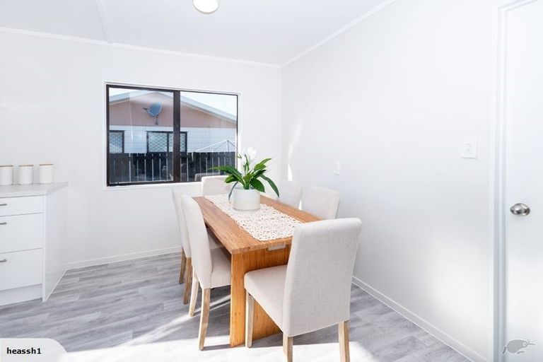 Photo of property in 2/83 Redcrest Avenue, Red Hill, Papakura, 2110