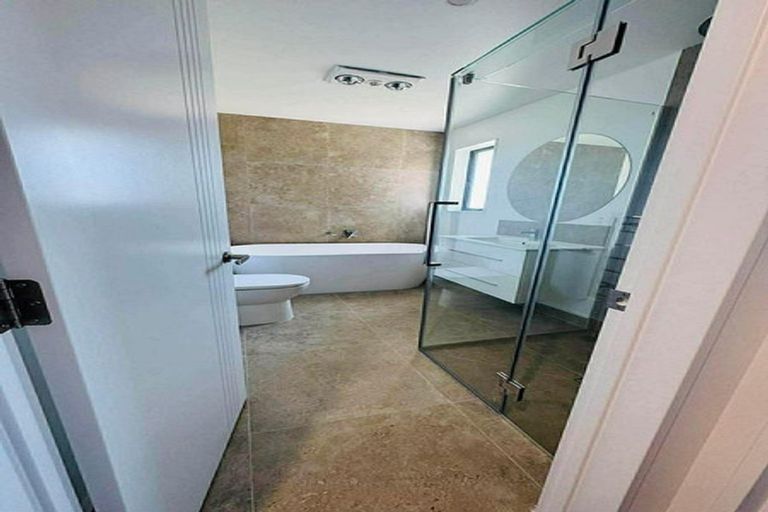 Photo of property in 17 Akoranga Place, Hornby, Christchurch, 8042