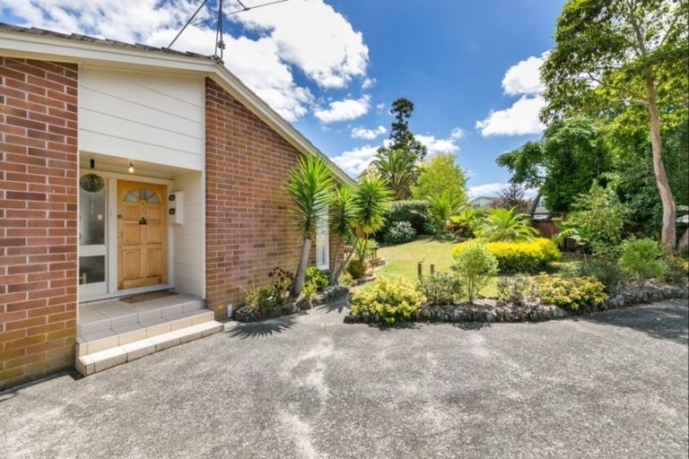Photo of property in 61 Oreil Avenue, West Harbour, Auckland, 0618