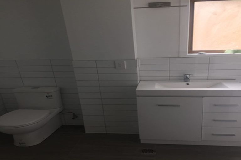 Photo of property in 1 Heaton Grove, Chatswood, Auckland, 0626