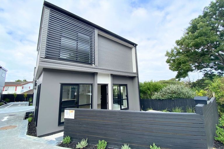 Photo of property in 10e Edgar Pearce Place, Howick, Auckland, 2014