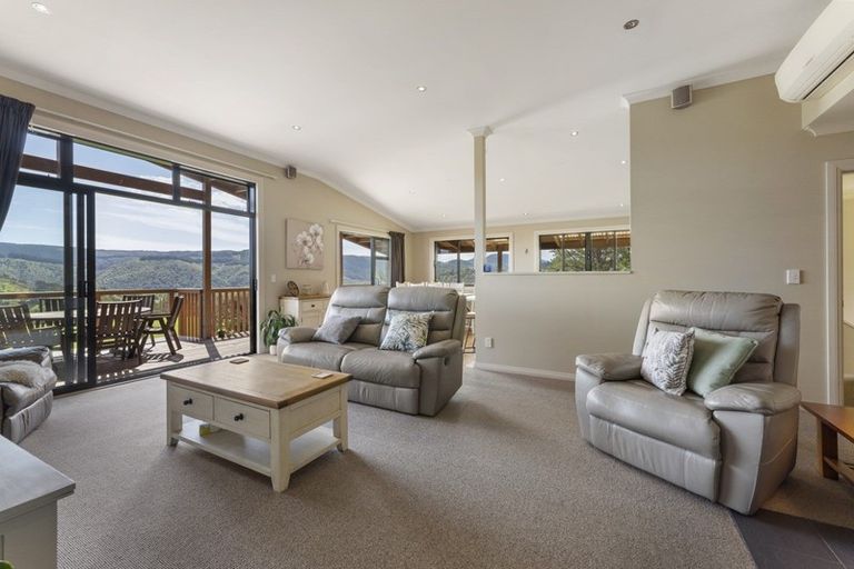 Photo of property in 11 Streets Way, Timberlea, Upper Hutt, 5018