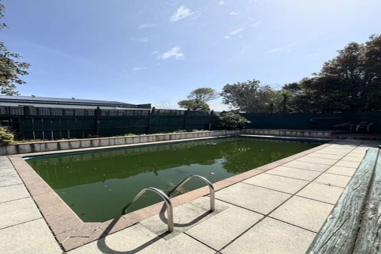 Photo of property in 27 Mirrabooka Avenue, Botany Downs, Auckland, 2010