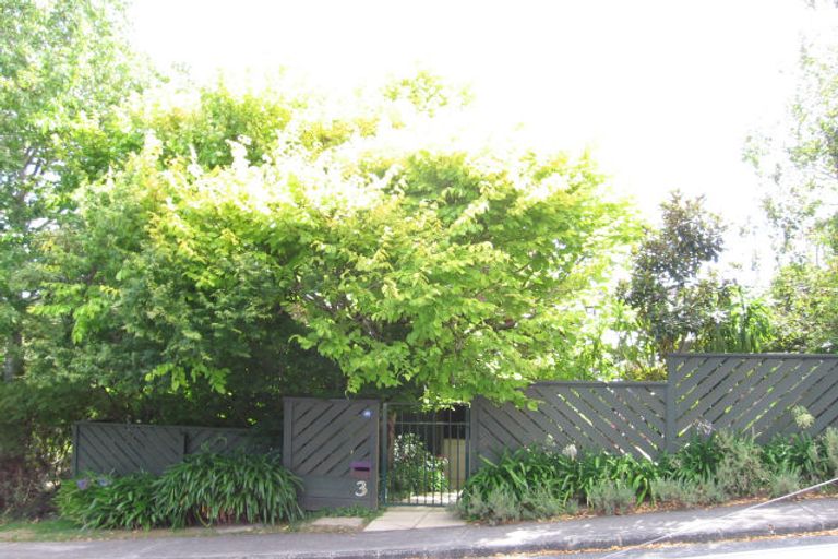 Photo of property in 1/3 Valhalla Drive, Beach Haven, Auckland, 0626