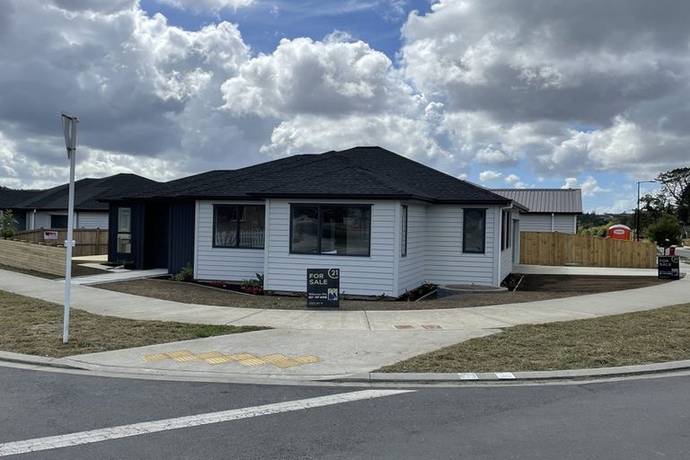 Photo of property in 5 Konoba Avenue, Kumeu, 0810