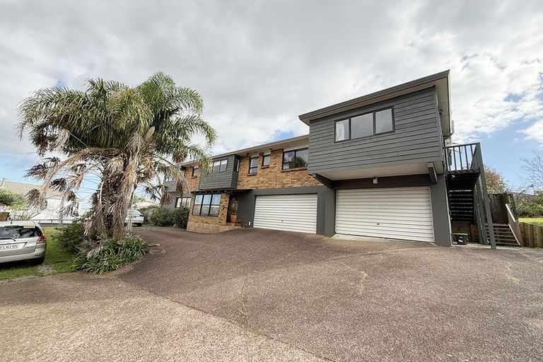 Photo of property in 9 Cambric Place, Botany Downs, Auckland, 2010