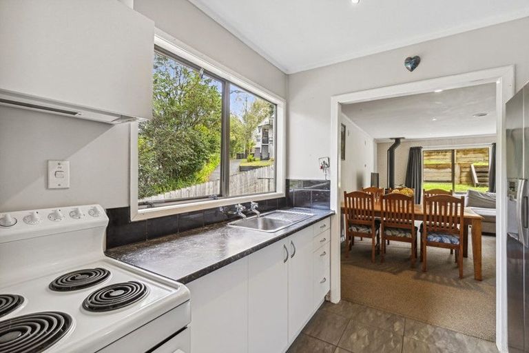 Photo of property in 17 Jenanne Place, Totara Vale, Auckland, 0629