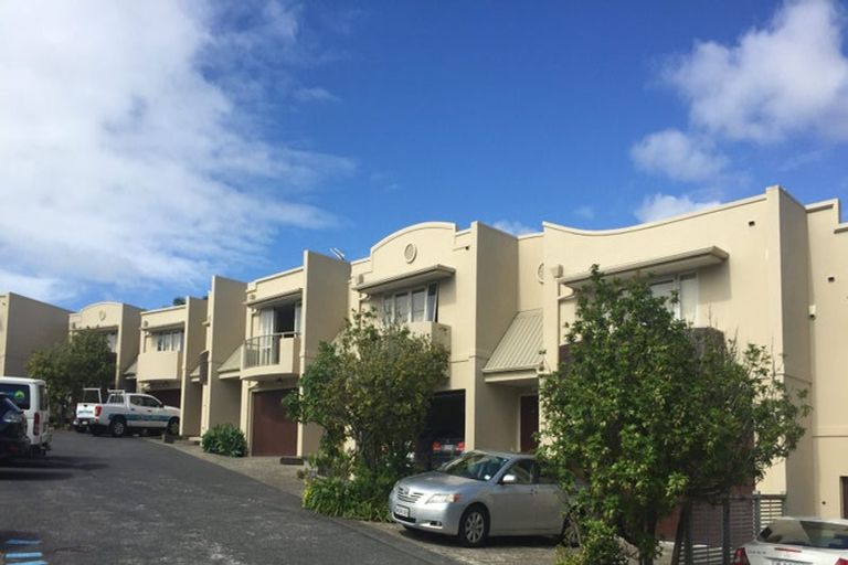 Photo of property in 7 Gillett Place, Botany Downs, Auckland, 2014
