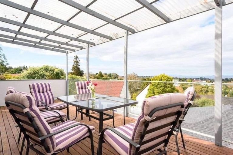 Photo of property in 152 Weatherly Road, Torbay, Auckland, 0630