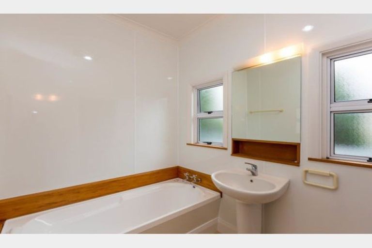 Photo of property in 17 Puriri Terrace, Roslyn, Palmerston North, 4414