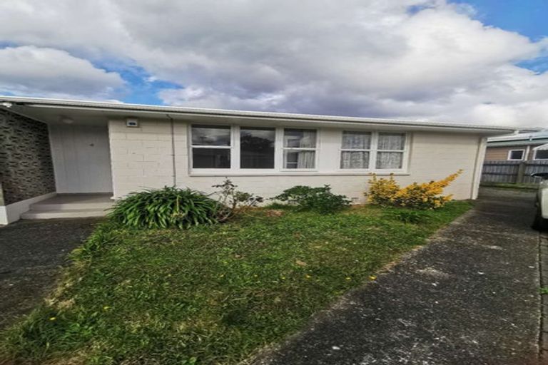 Photo of property in 1a Saulbrey Grove, Woburn, Lower Hutt, 5010