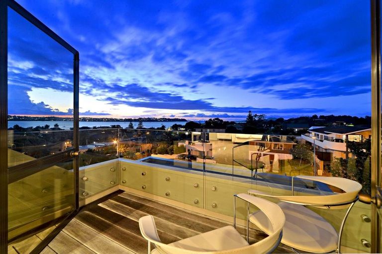 Photo of property in 3a Lynton Road, Bucklands Beach, Auckland, 2012