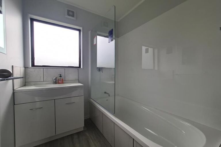 Photo of property in 1/22 Etherton Drive, Weymouth, Auckland, 2103