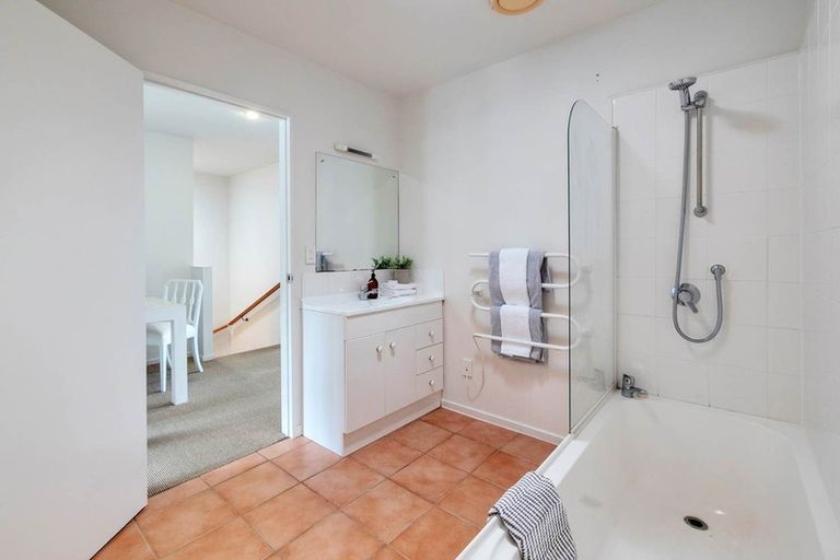 Photo of property in 3/70 Fernhill Way, Oteha, Auckland, 0632