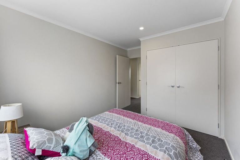 Photo of property in 29 James Nairn Grove, Riverstone Terraces, Upper Hutt, 5018