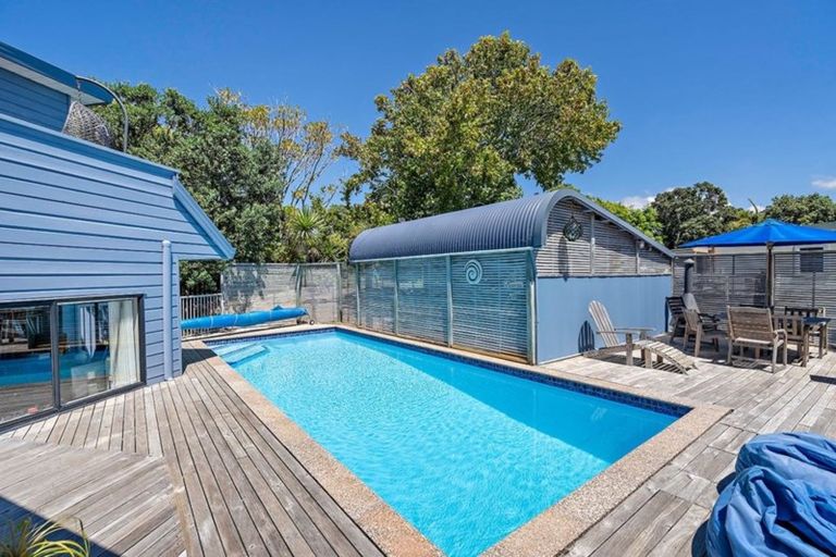 Photo of property in 15 Park Rise, Campbells Bay, Auckland, 0630