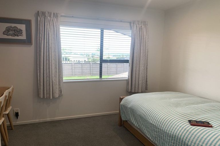 Photo of property in 22 Matisse Drive, West Harbour, Auckland, 0618