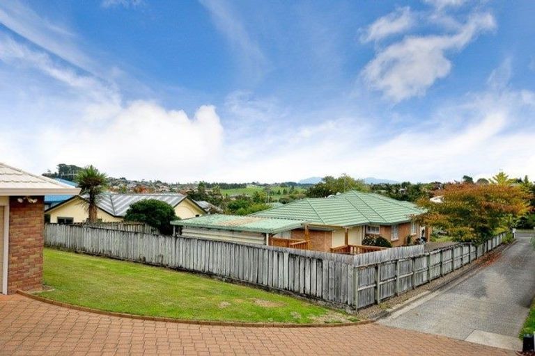 Photo of property in 8 Hollinger Place, Nawton, Hamilton, 3200