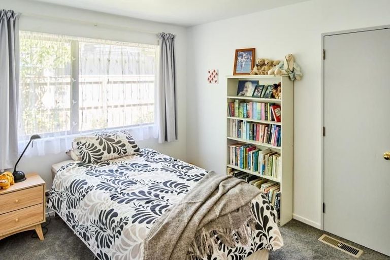 Photo of property in 12 Dornoch Place, Papakowhai, Porirua, 5024