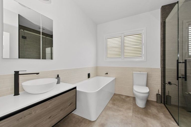 Photo of property in 12 Jellicoe Drive, Hamilton East, Hamilton, 3216