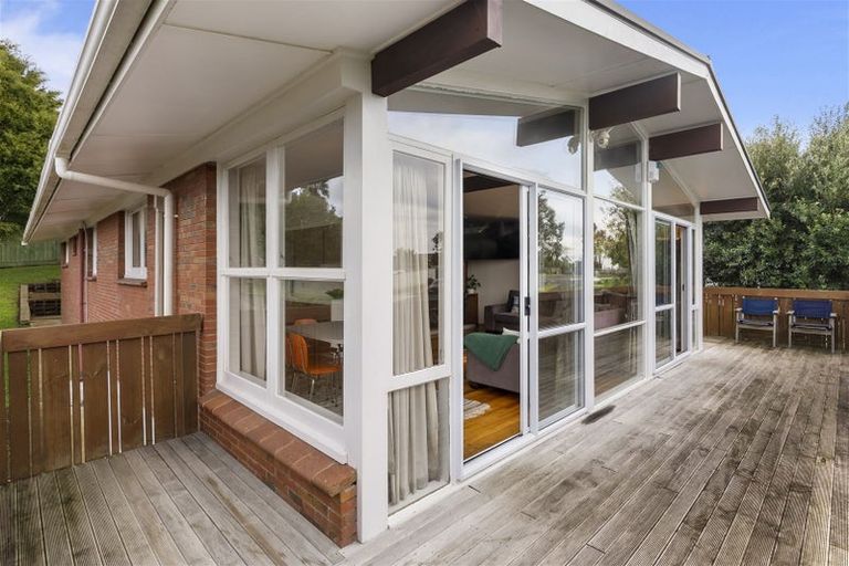 Photo of property in 25 Chatsworth Crescent, Pakuranga Heights, Auckland, 2010