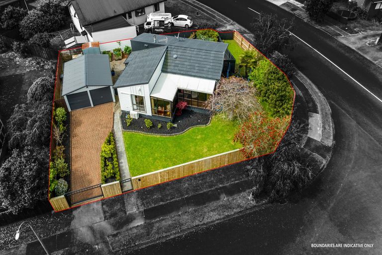 Photo of property in 1 Oakmont Place, Wattle Downs, Auckland, 2103