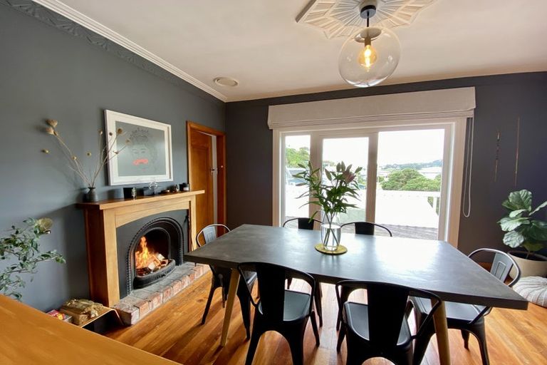 Photo of property in 112 Eden Street, Island Bay, Wellington, 6023