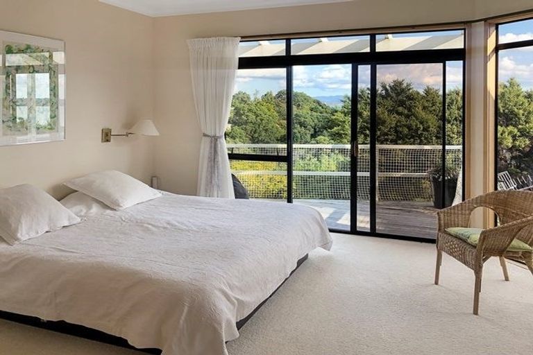 Photo of property in 9 Poaka Place, Beach Haven, Auckland, 0626