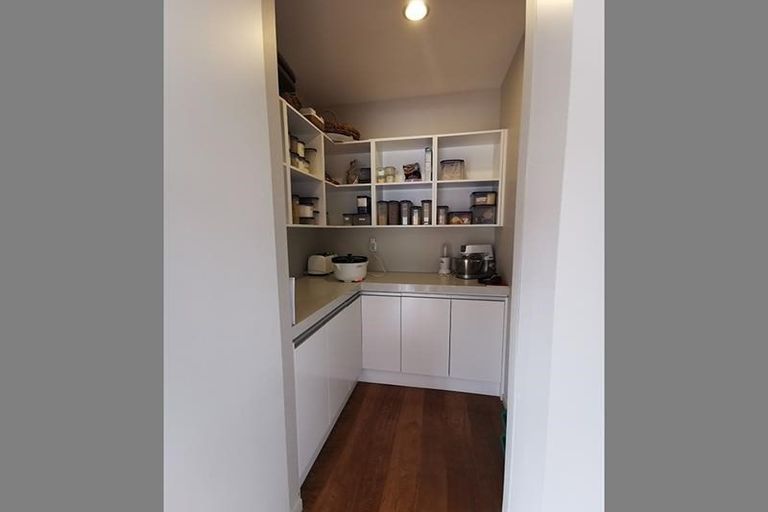 Photo of property in 12 Mural Place, Greenhithe, Auckland, 0632