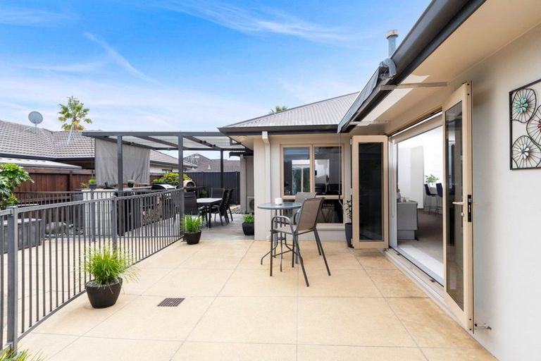 Photo of property in 18 Saint Clair Place, Papamoa Beach, Papamoa, 3118