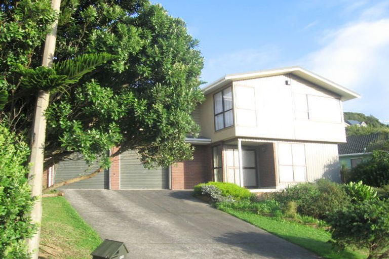 Photo of property in 22 Saint Aidans Way, Tawa, Wellington, 5028